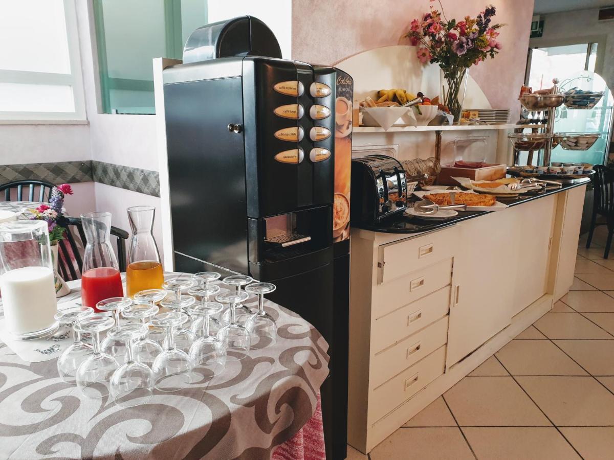 Albergo Villa Denny Rimini Eksteriør billede