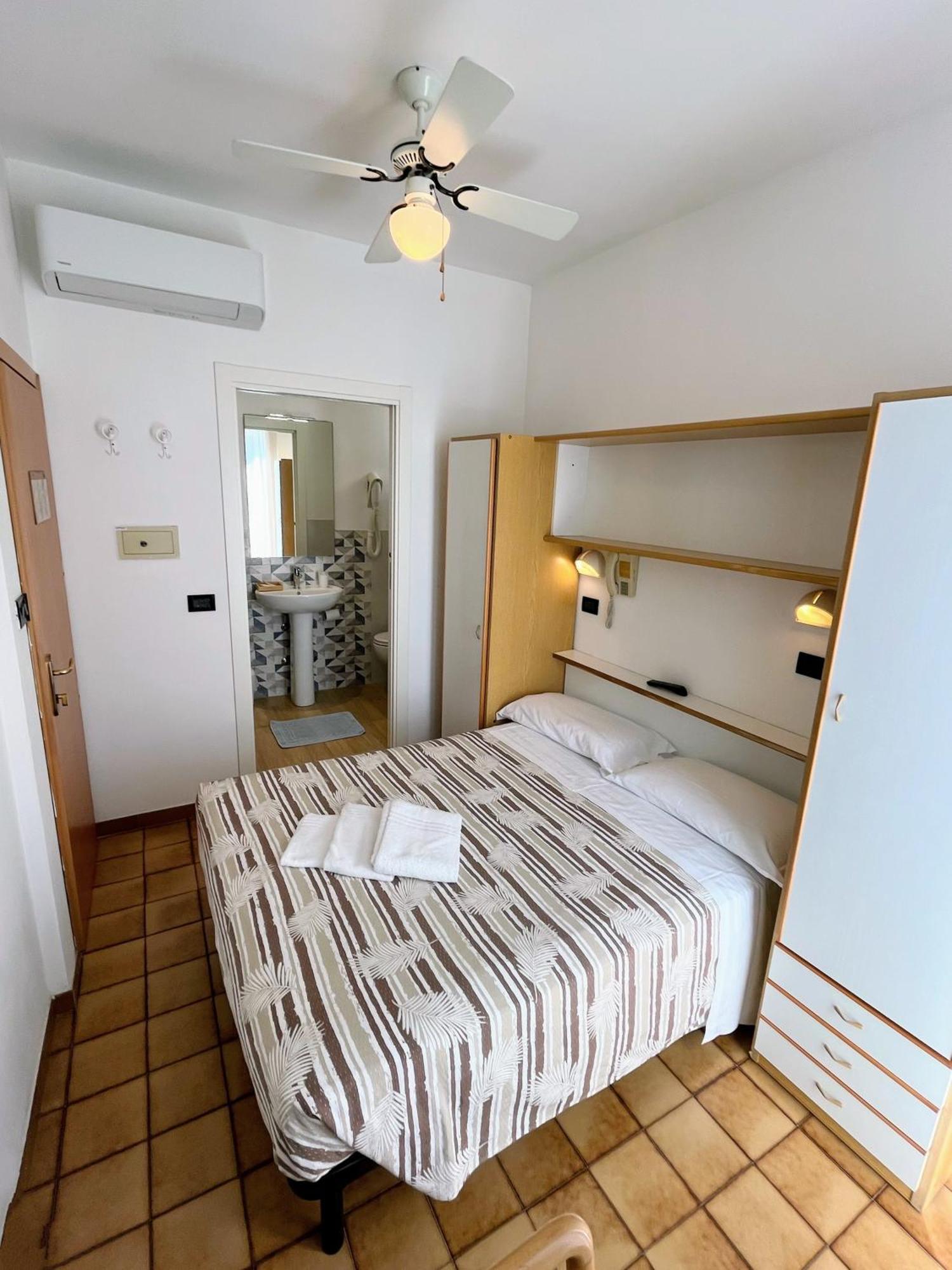 Albergo Villa Denny Rimini Værelse billede